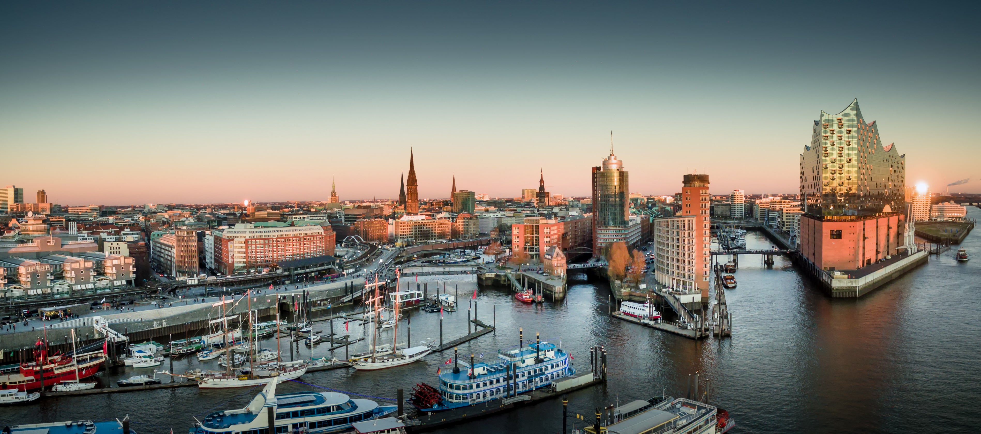 Hamburg Hafen Panoramaaufnahme